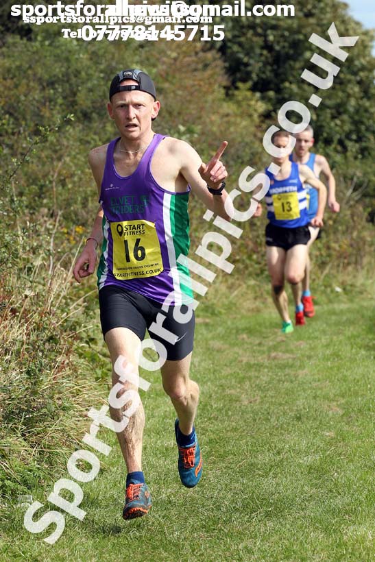 Senior mens relay 2019 Sunderland Harriers Open Cross Country. Photo:  David T. Hewitson/Sports for All Pics